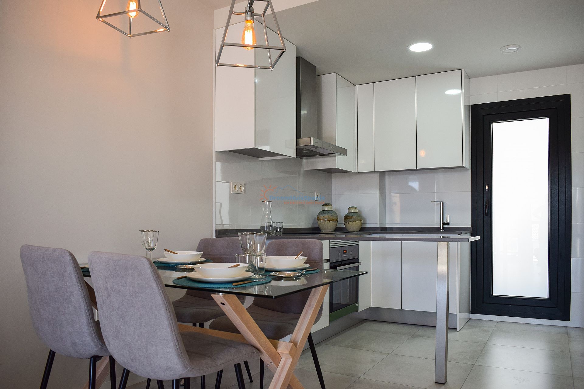 SLEUTELKLAAR: Gelijkvloers appartement op 600 meter van de zee - DroomHuisSpanje