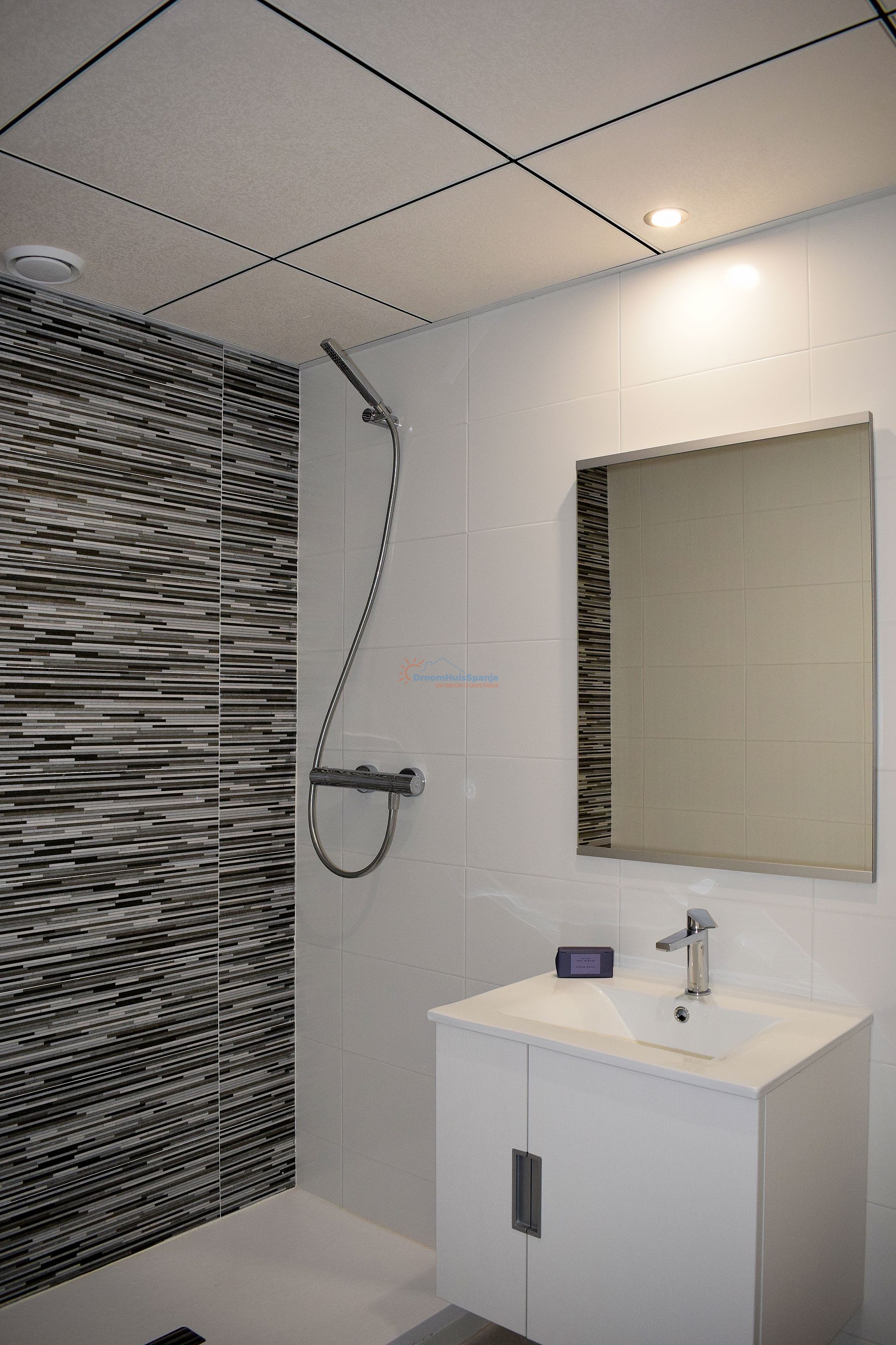 SLEUTELKLAAR: Gelijkvloers appartement op 600 meter van de zee - DroomHuisSpanje