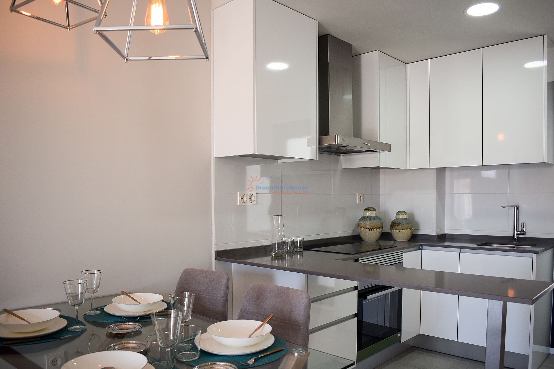 SLEUTELKLAAR: Gelijkvloers appartement op 600 meter van de zee - DroomHuisSpanje