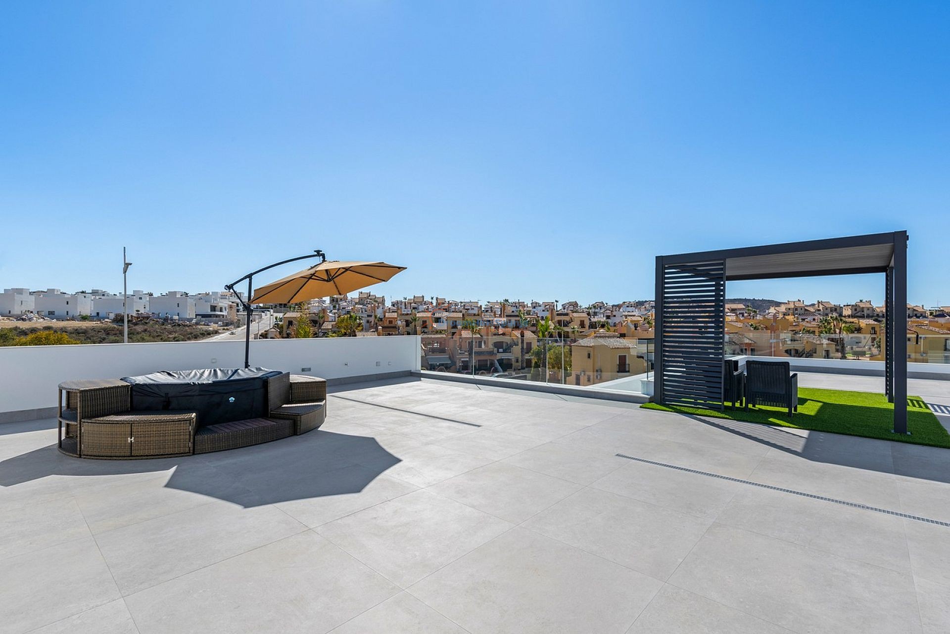 Vrijstaande gelijkvloerse villa in het populaire La Finca - DroomHuisSpanje