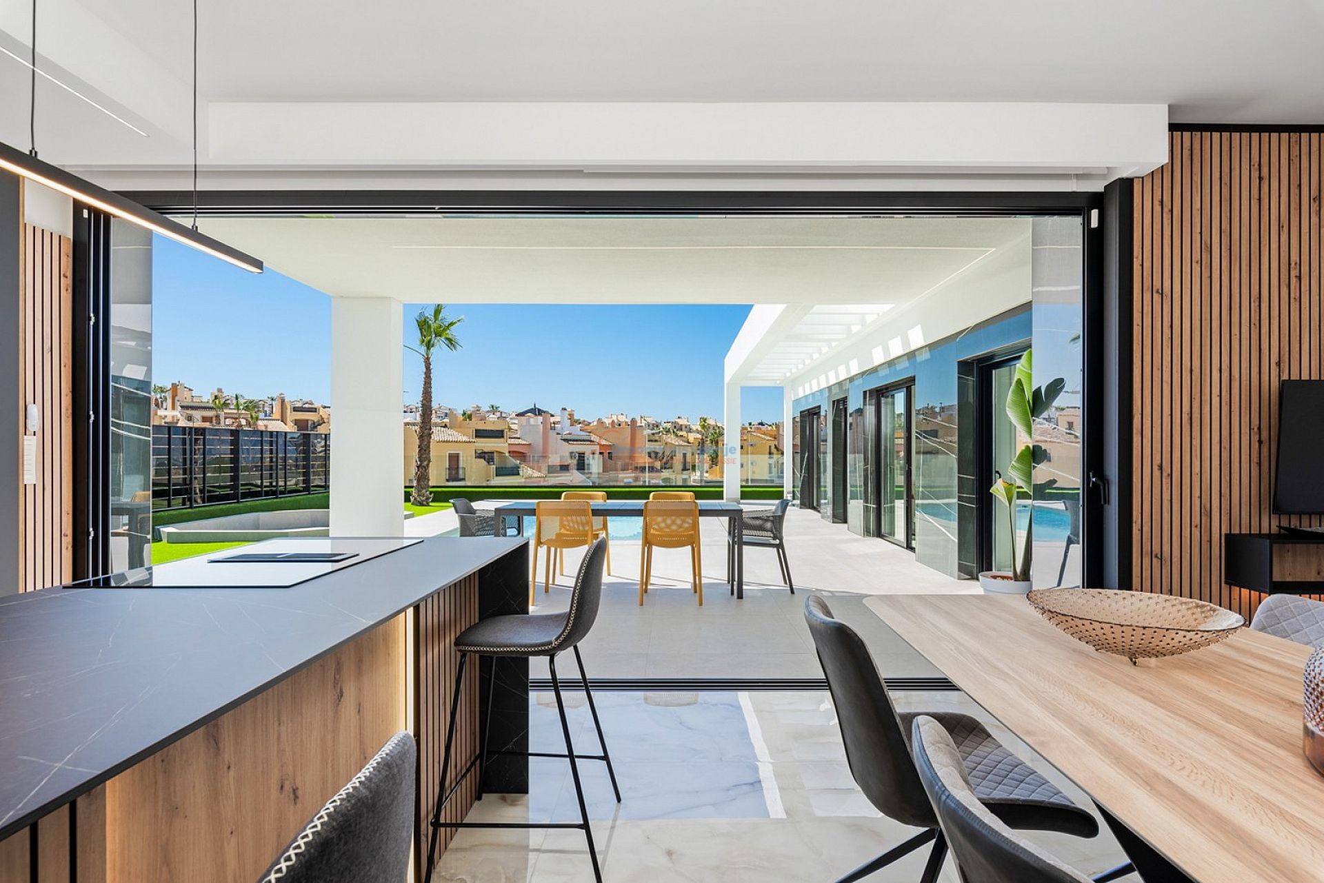 Vrijstaande gelijkvloerse villa in het populaire La Finca - DroomHuisSpanje