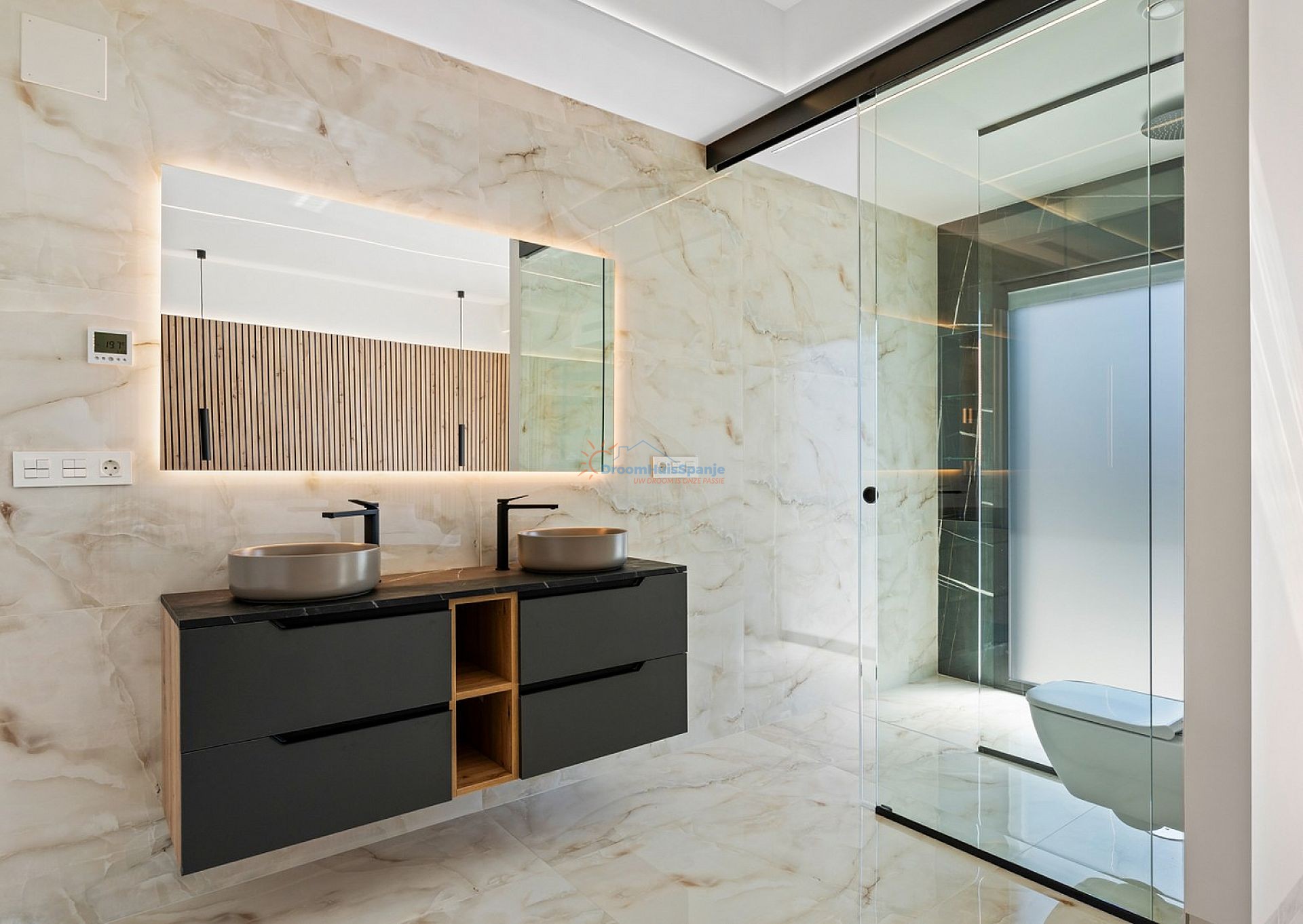 Vrijstaande gelijkvloerse villa in het populaire La Finca - DroomHuisSpanje