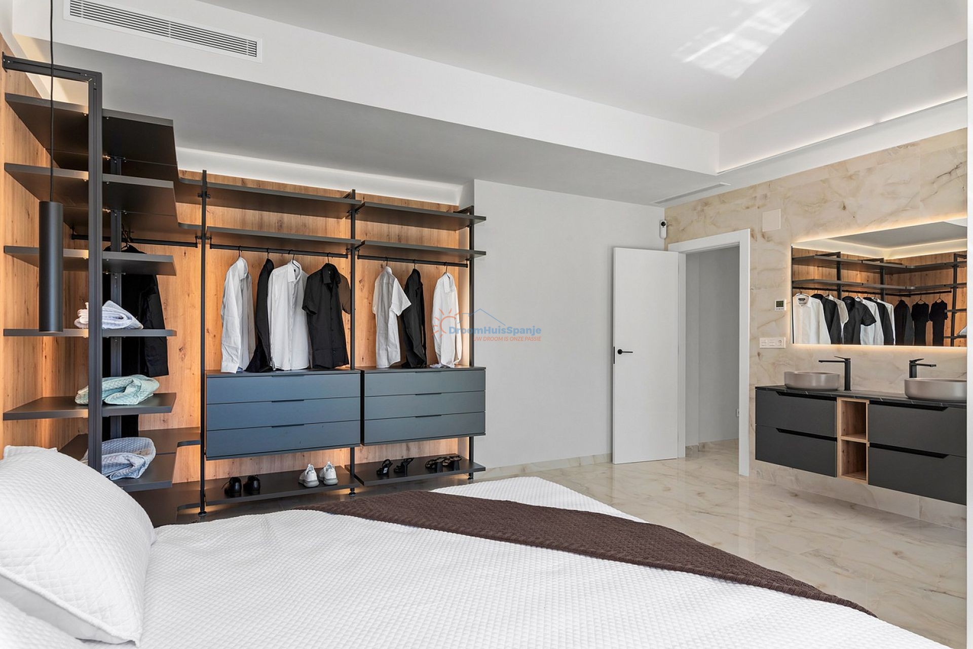 Vrijstaande gelijkvloerse villa in het populaire La Finca - DroomHuisSpanje