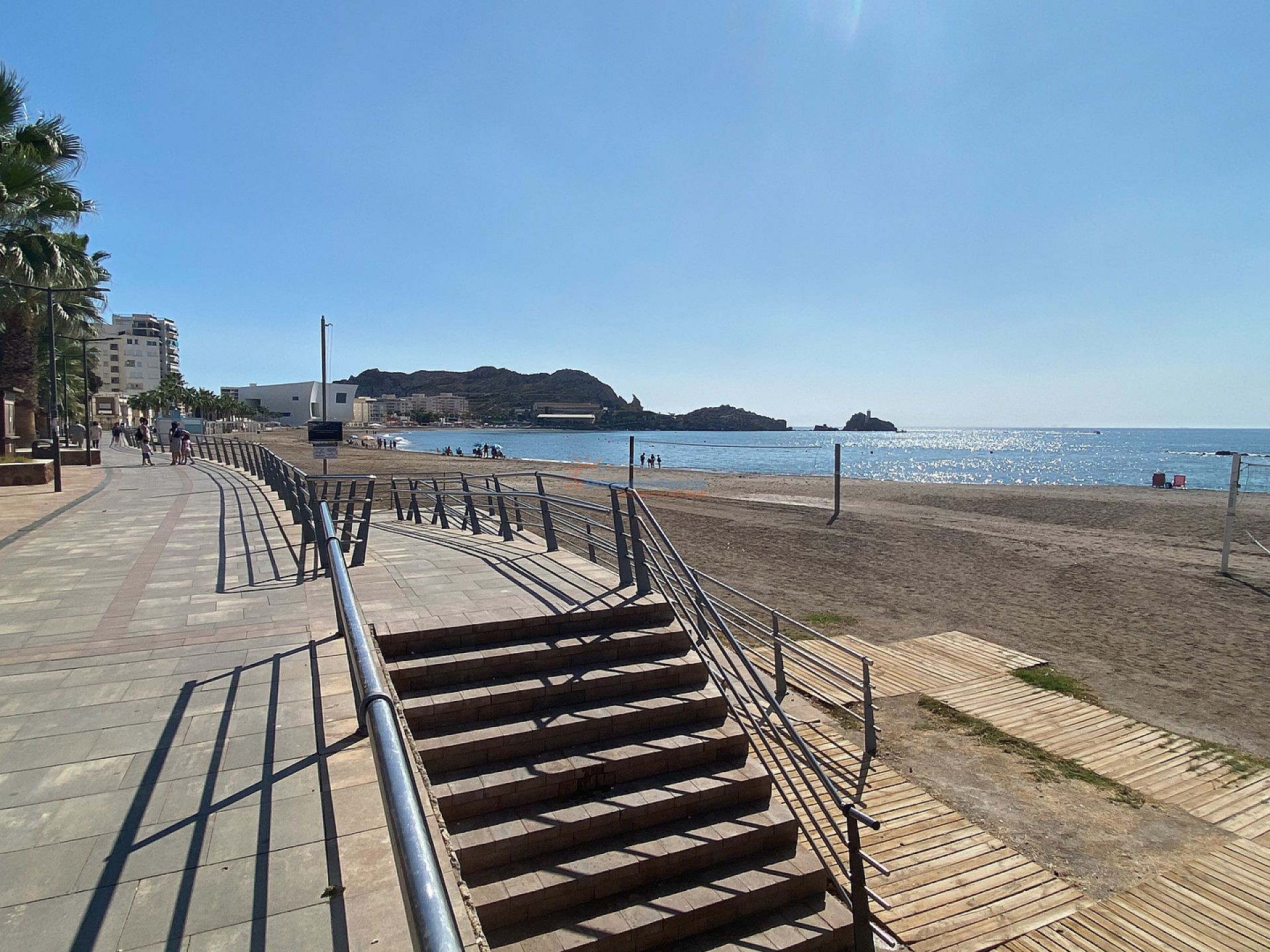 INSTAPKLAAR: Spectaculaire 3 slaapkamer nieuwbouw villa op 350 meter van het strand - DroomHuisSpanje