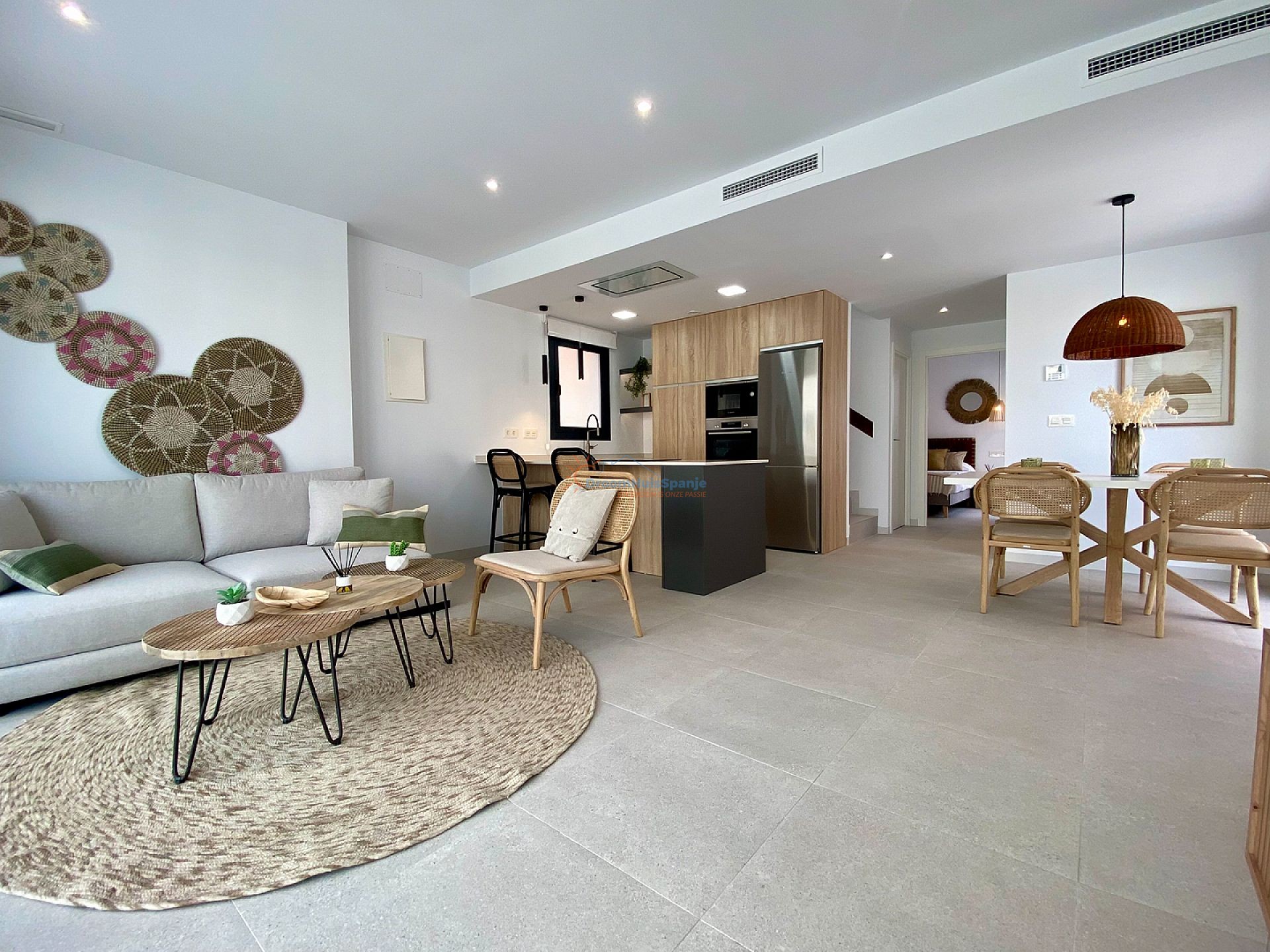 INSTAPKLAAR: Spectaculaire 3 slaapkamer nieuwbouw villa op 350 meter van het strand - DroomHuisSpanje