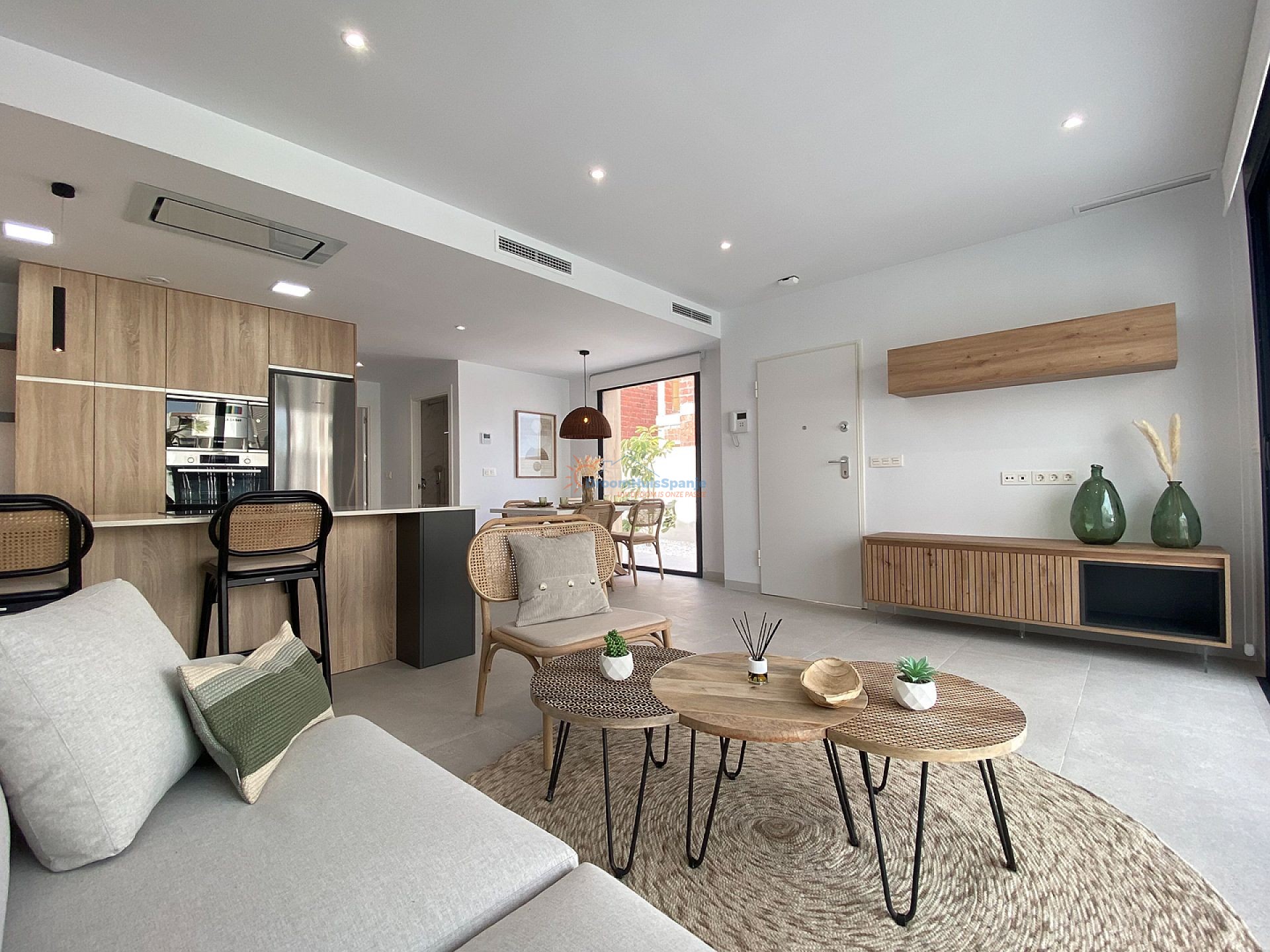 INSTAPKLAAR: Spectaculaire 3 slaapkamer nieuwbouw villa op 350 meter van het strand - DroomHuisSpanje