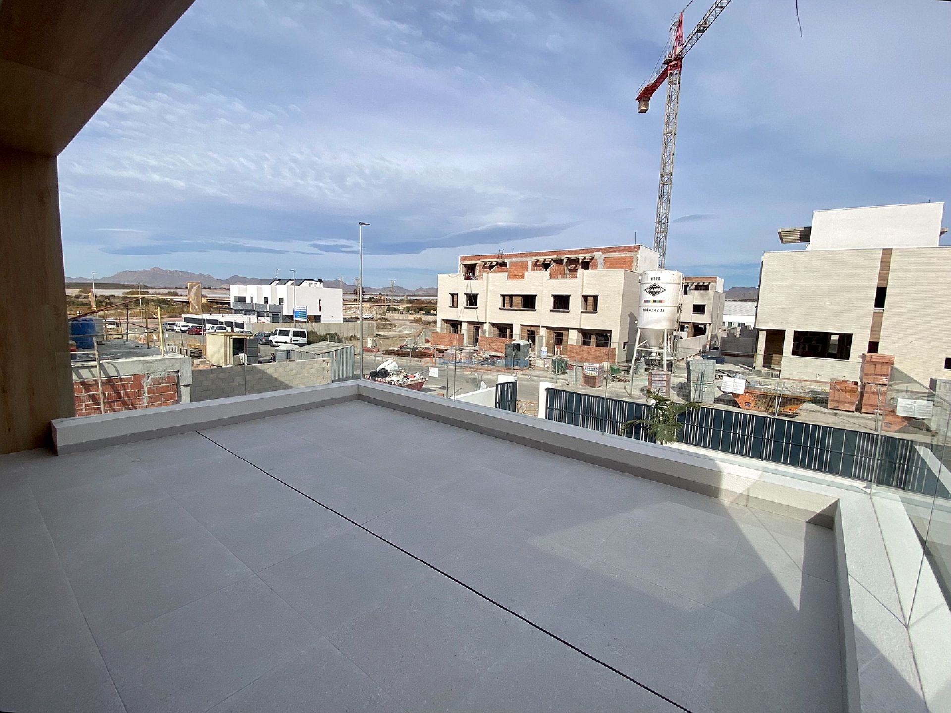 INSTAPKLAAR: Spectaculaire 3 slaapkamer nieuwbouw villa op 350 meter van het strand - DroomHuisSpanje