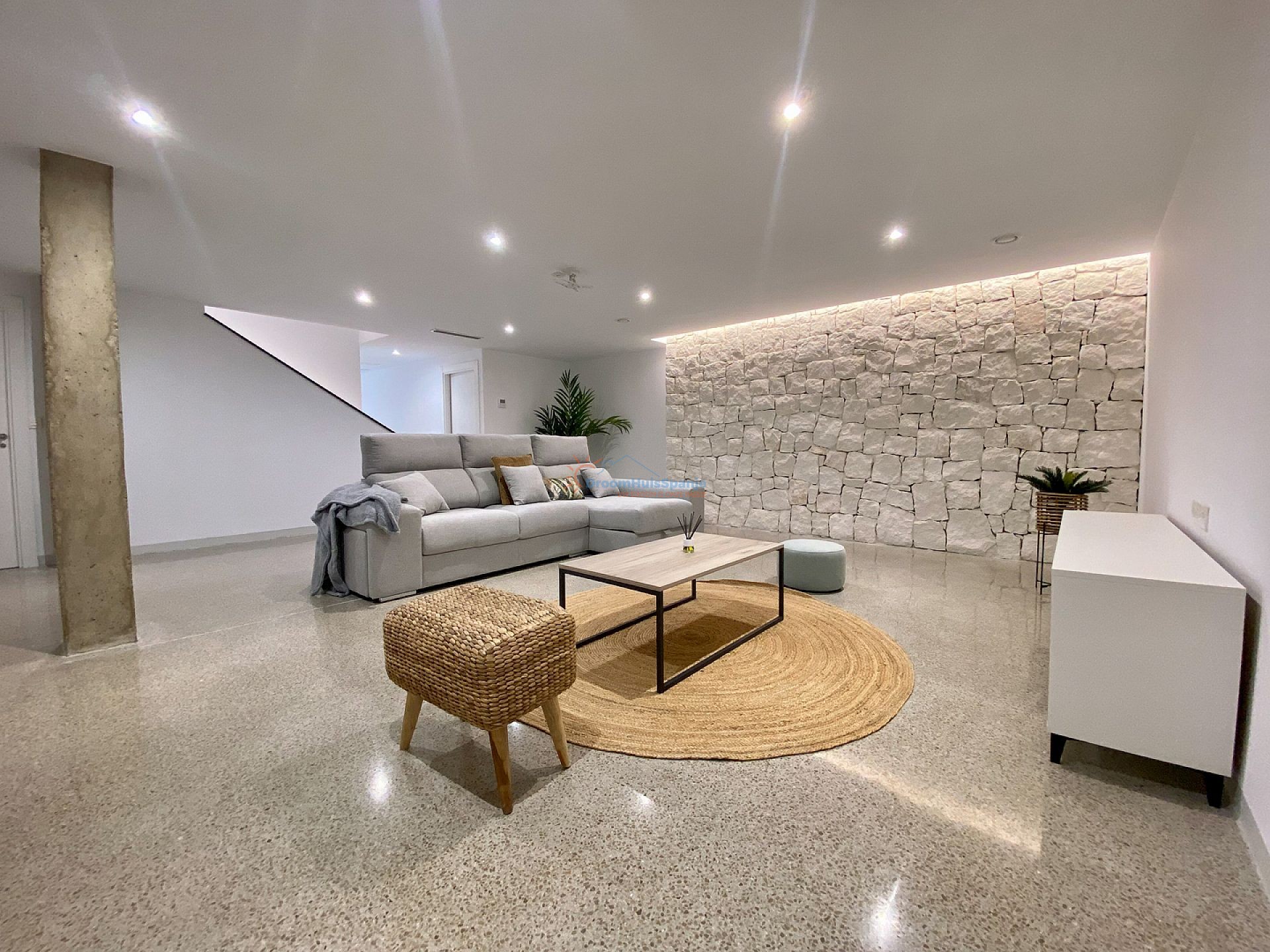 INSTAPKLAAR: Spectaculaire 3 slaapkamer nieuwbouw villa op 350 meter van het strand - DroomHuisSpanje