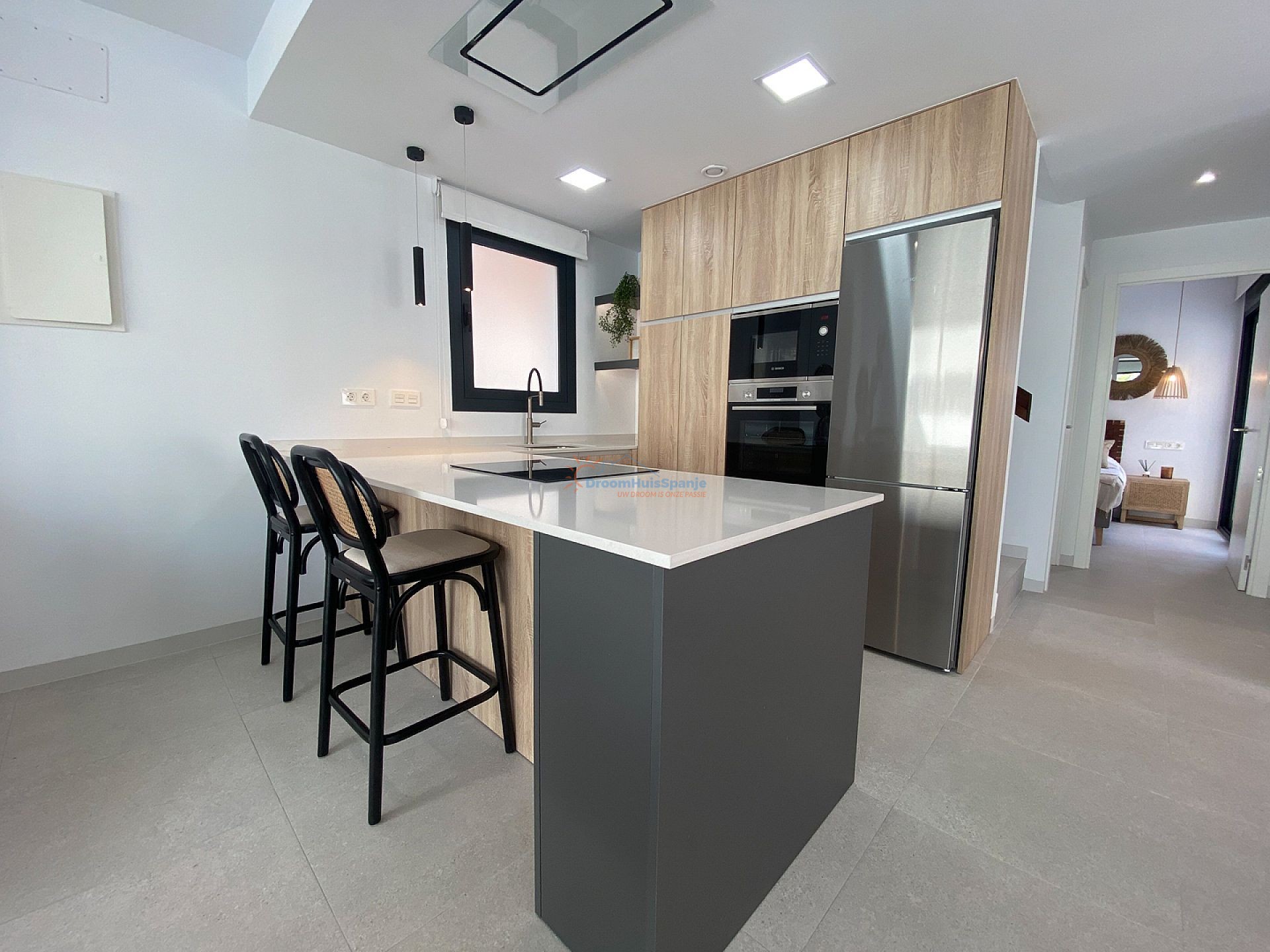 INSTAPKLAAR: Spectaculaire 3 slaapkamer nieuwbouw villa op 350 meter van het strand - DroomHuisSpanje